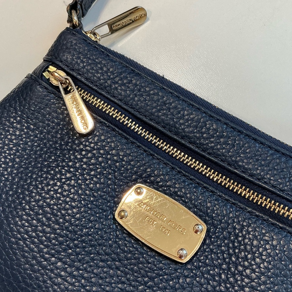 Michael Kors Navy Blue Pebbled Leather  Wristlet Pouch EUC MSRP $128 - Picture 4 of 16